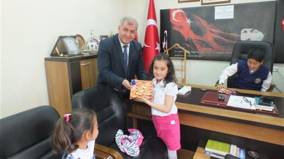 23 Nisan Ulusal Egemenlik ve Çocuk Bayramı Etkinlikleri Kapsamında Öğrencilerimiz müdürlüğümüzü Ziyaret Etti